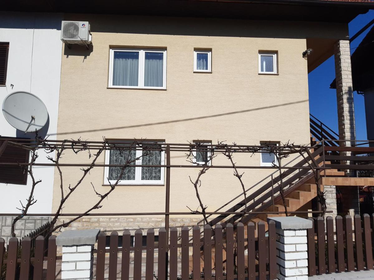 Apartman Helena スルニュ エクステリア 写真